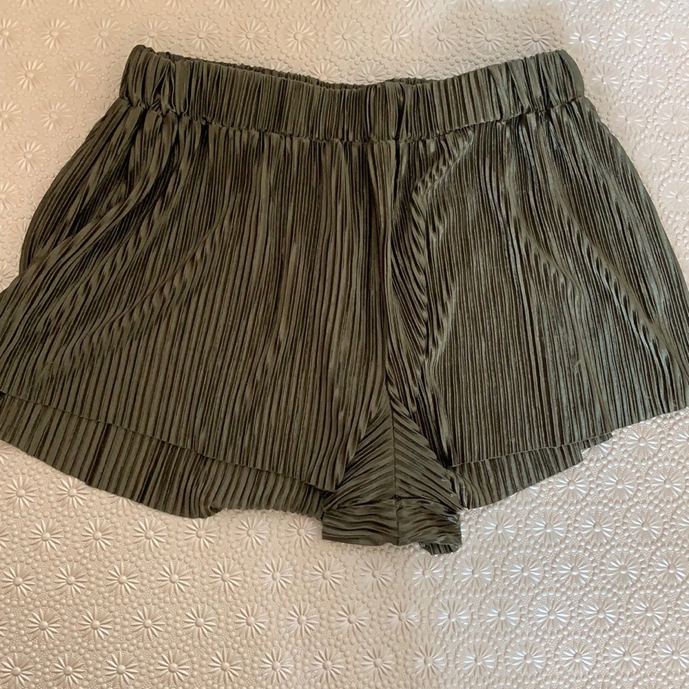 Flowy shorts / metallic / pleated